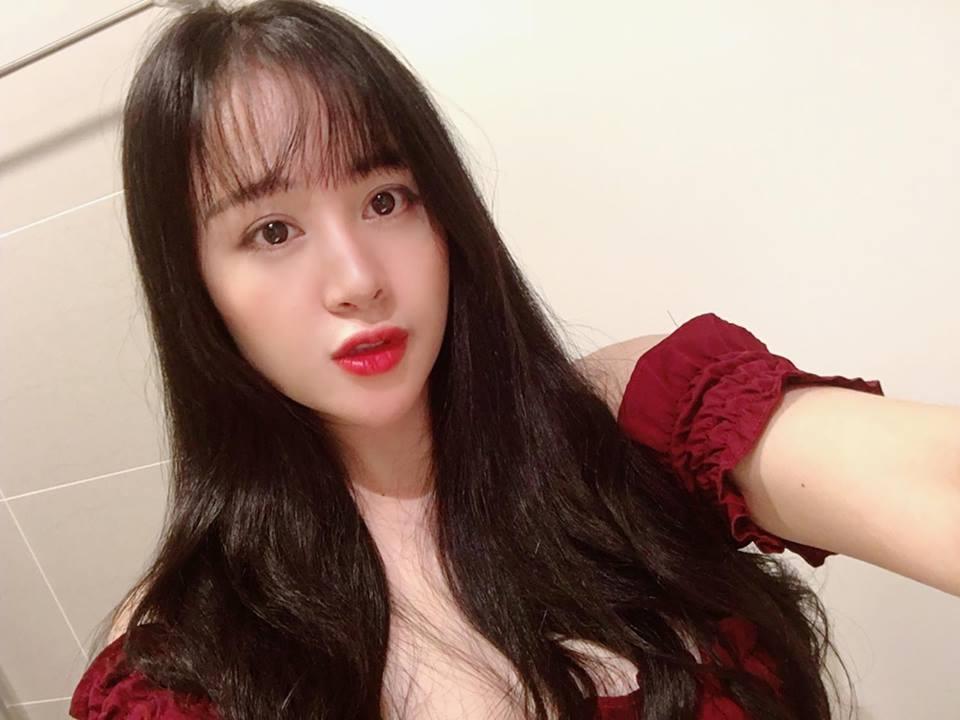 Dù là bikini sexy hay duyên dáng với áo dài, BB Trần vẫn vượt mặt loạt mỹ nhân bởi tài giả gái có 1 - 0 - 2-2