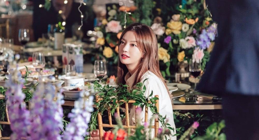 Triệu Vy xinh đẹp khi dự lễ cưới thiên kim nhà giàu Trung Quốc-2