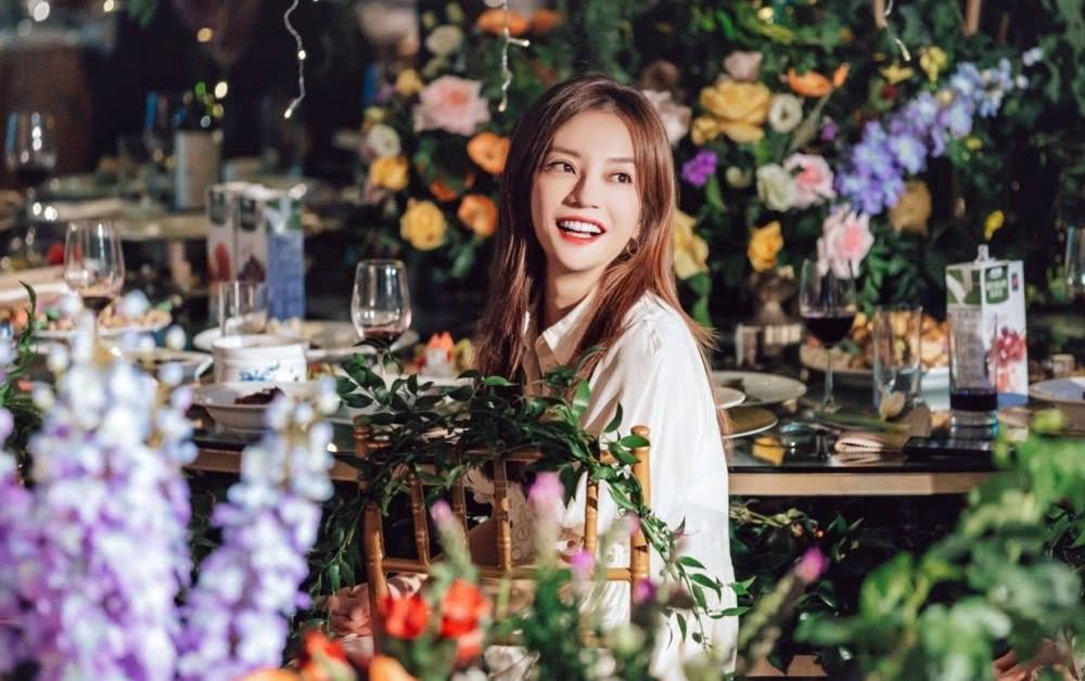 Triệu Vy xinh đẹp khi dự lễ cưới thiên kim nhà giàu Trung Quốc-3