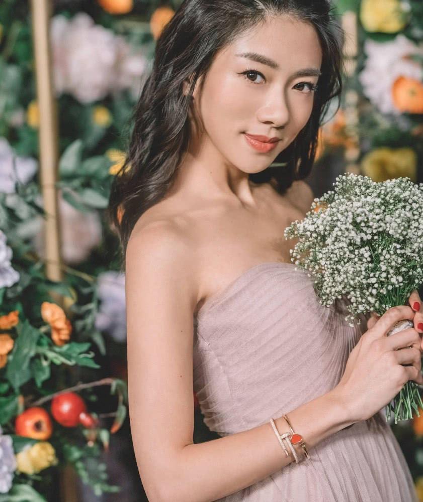 Triệu Vy xinh đẹp khi dự lễ cưới thiên kim nhà giàu Trung Quốc-5
