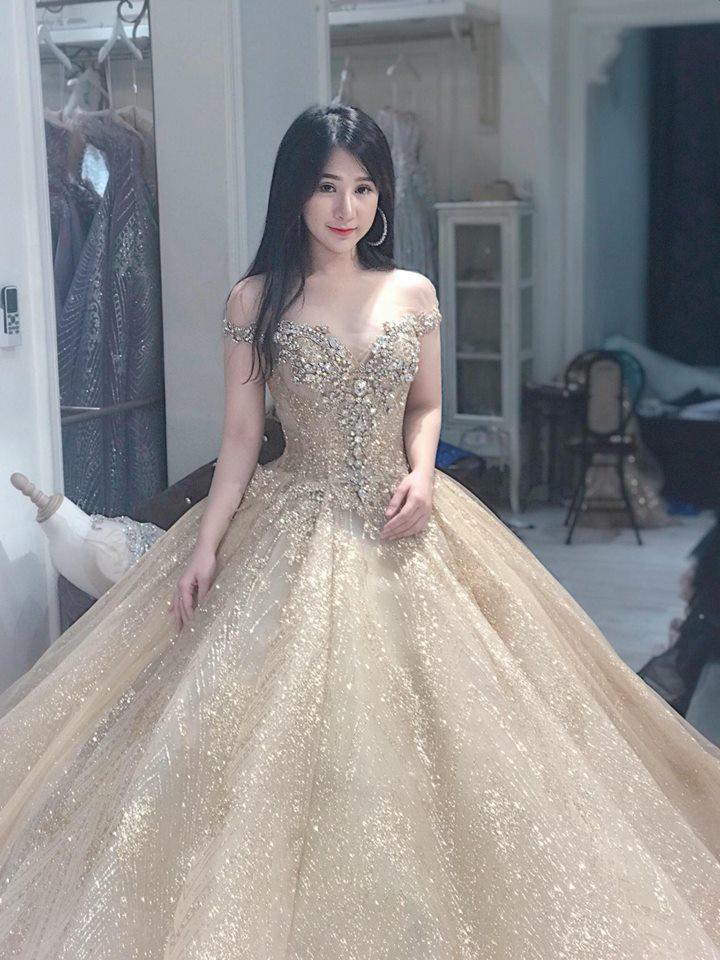 Dù là bikini sexy hay duyên dáng với áo dài, BB Trần vẫn vượt mặt loạt mỹ nhân bởi tài giả gái có 1 - 0 - 2-10