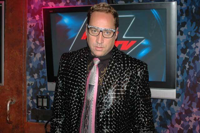 Chuyện khó lường nhất trên đời: Tình yêu trong showbiz và những hợp đồng tình ái-5