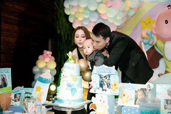 Đẳng cấp hotmom của Huyền Baby: Tổ chức tiệc hoành tráng, diện đồ cực sexy trong tiệc sinh nhật con trai tròn 1 tuổi-4