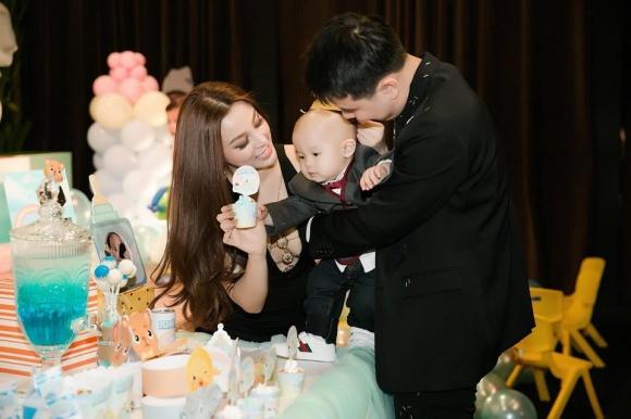 Đẳng cấp hotmom của Huyền Baby: Tổ chức tiệc hoành tráng, diện đồ cực sexy trong tiệc sinh nhật con trai tròn 1 tuổi-10