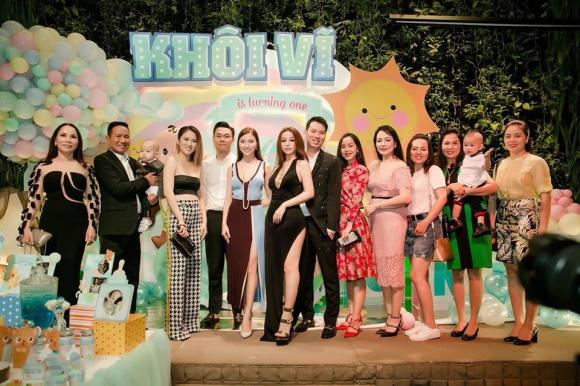 Đẳng cấp hotmom của Huyền Baby: Tổ chức tiệc hoành tráng, diện đồ cực sexy trong tiệc sinh nhật con trai tròn 1 tuổi-3