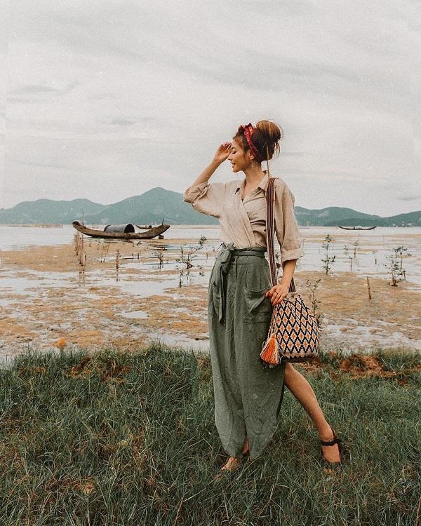 Không thể rời mắt khỏi loạt ảnh check-in tuyệt đẹp của hot girl tóc mây tại Việt Nam-1