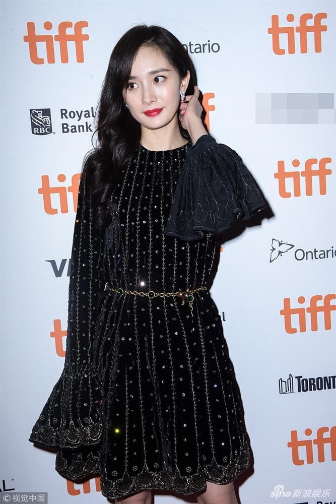 Dương Mịch bị chỉ trích mắc bệnh ngôi sao tại LHP quốc tế Toronto-3