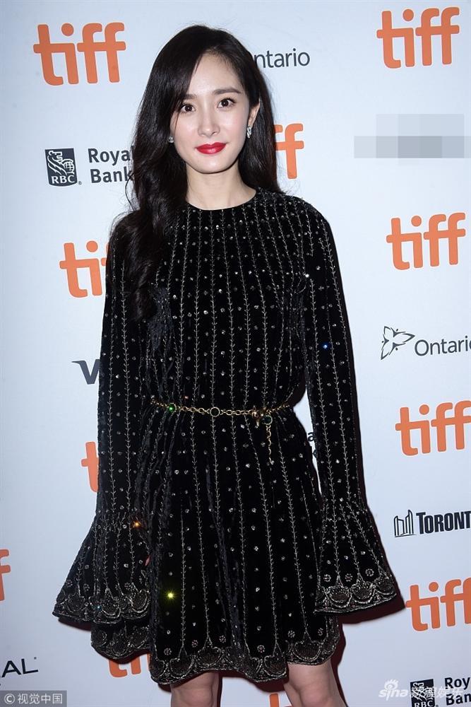 Dương Mịch bị chỉ trích mắc bệnh ngôi sao tại LHP quốc tế Toronto-4