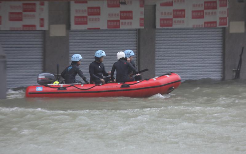 Thiên đường cờ bạc Macau biến thành sông vì bão Mangkhut-6