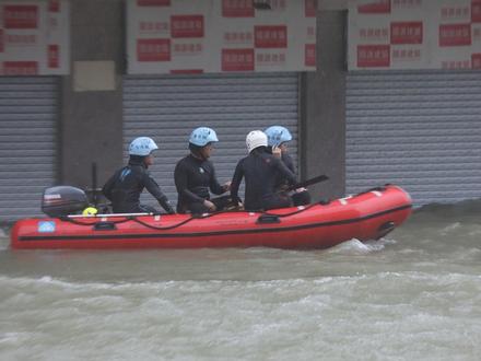 Thiên đường cờ bạc Macau biến thành sông vì bão Mangkhut