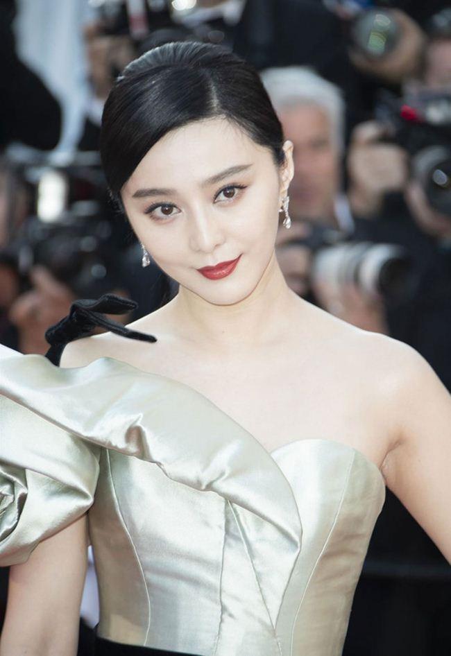 Trước khi bị phạt vì trốn thuế, chúng ta có một tượng đài nhan sắc mang tên Phạm Băng Băng-1