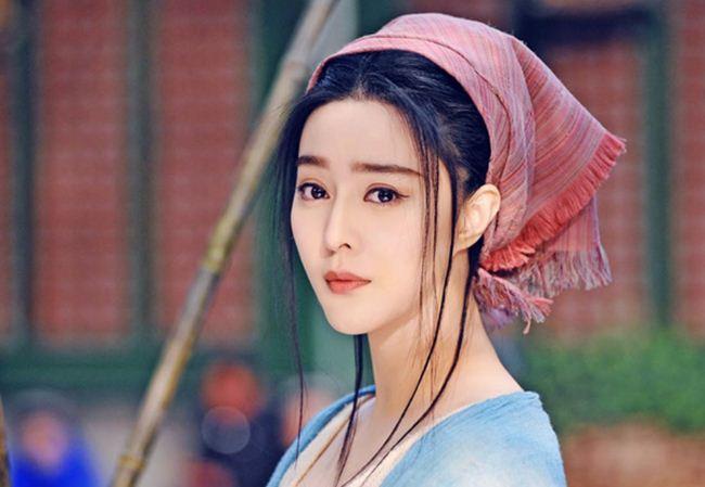 Trước khi bị phạt vì trốn thuế, chúng ta có một tượng đài nhan sắc mang tên Phạm Băng Băng-13