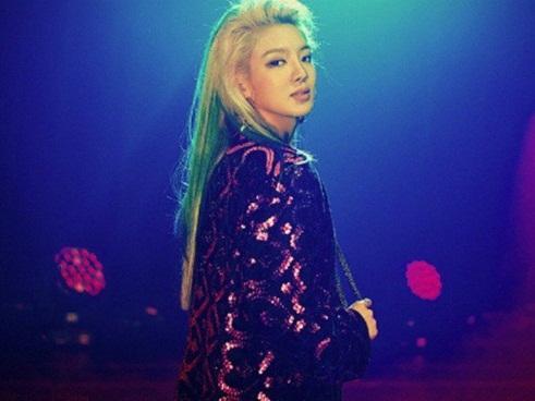 Bị 'động chạm cơ thể' trong hậu trường, SNSD Hyo Yeon gay gắt với kẻ quấy rối