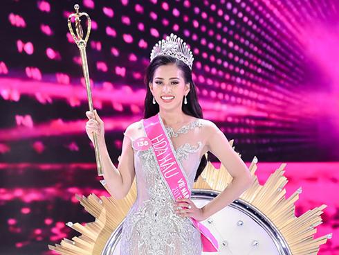 Facebook hoa hậu Trần Tiểu Vy tăng follow, xuất hiện tài khoản giả mạo