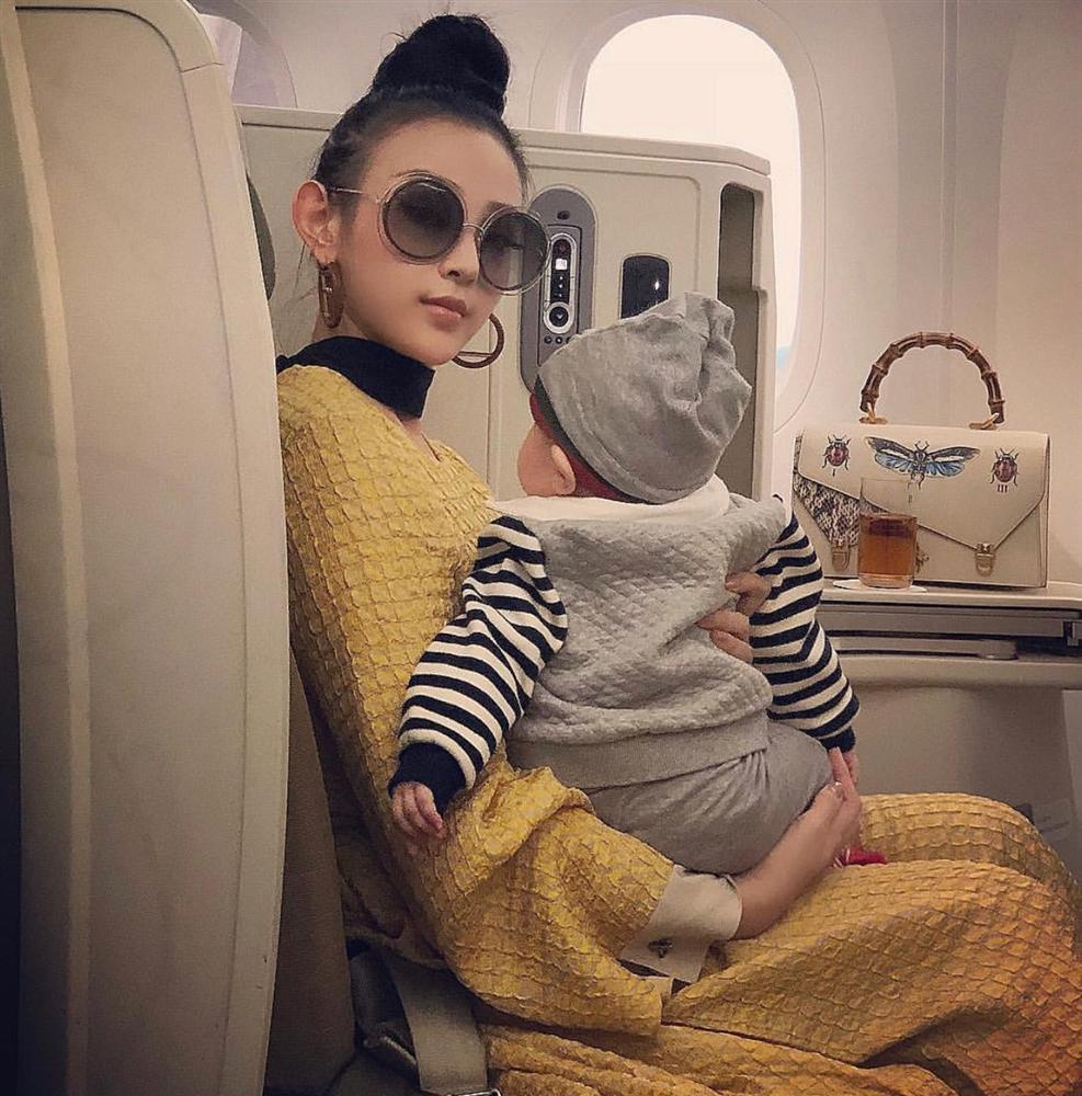 Muốn làm RICH MOM phải như Huyền Baby: Cho quý tử chơi hàng hiệu ngay từ trong trứng-10