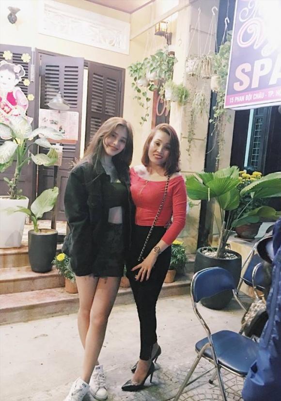 Không chỉ thừa hưởng về nhan sắc, Hoa hậu Trần Tiểu Vy và mẹ ruột còn rất hợp cạ về thời trang-7