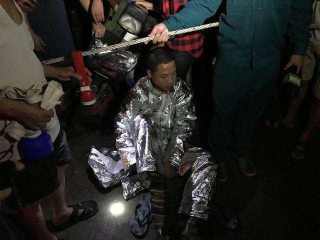 Cháy lớn trên đường Đê La Thành: Người dân hộc tốc di tản tài sản-6