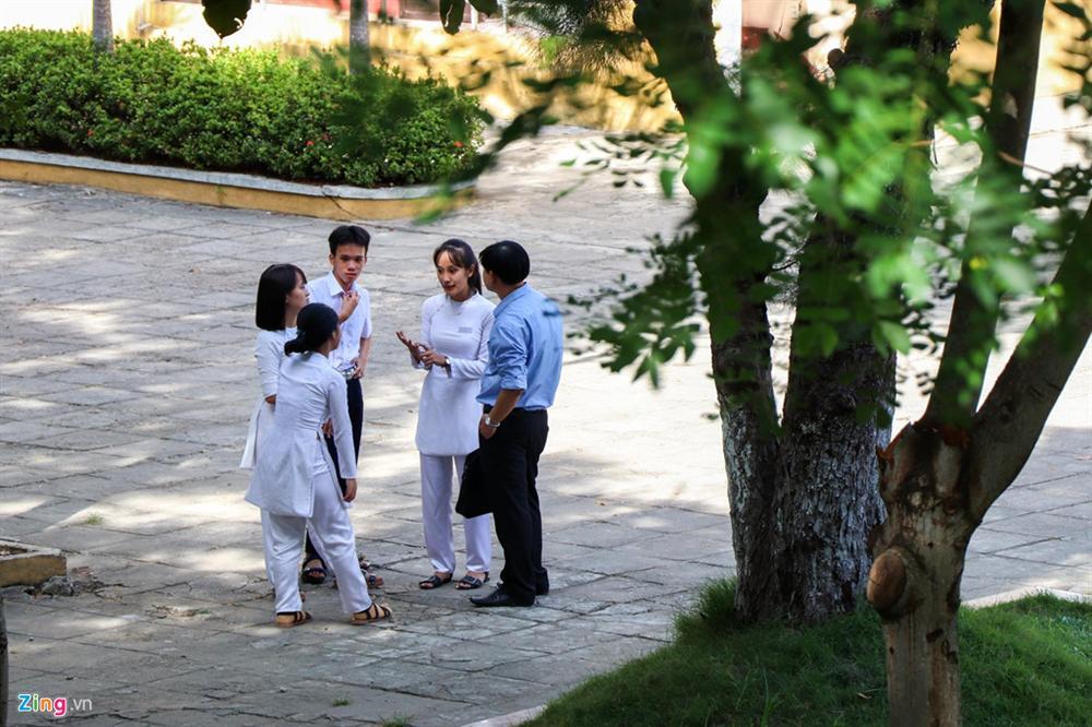 Hiệu trưởng: Hoa hậu Tiểu Vy học trung bình khá nhưng chăm ngoan-4