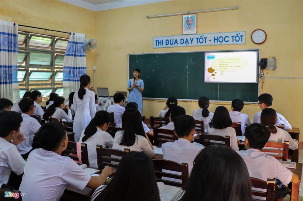 Hiệu trưởng: Hoa hậu Tiểu Vy học trung bình khá nhưng chăm ngoan-3