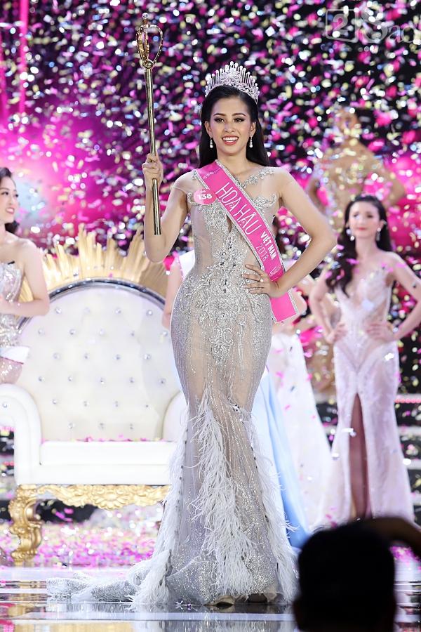 Không chỉ tân Hoa hậu Trần Tiểu Vy, đất Quảng còn nhiều hot girl có nhan sắc thuộc hàng cực phẩm-1