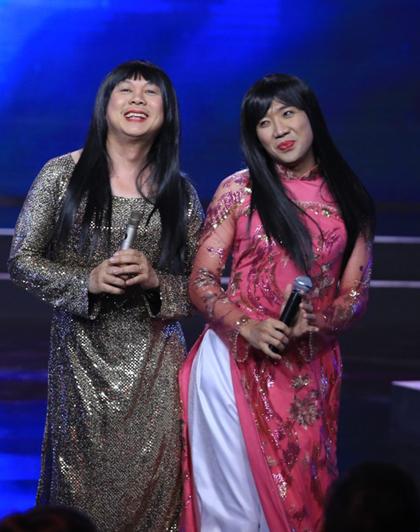 Sao nam Việt mặc áo dài: BB Trần khiến phái đẹp chào thua, nhìn sang Trấn Thành chị em lại khóc thét-9