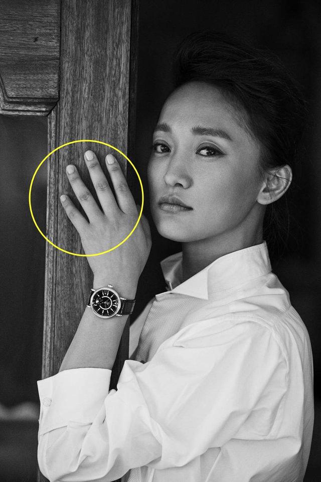 NGHỊCH LÝ NHAN SẮC: Nam thần - mỹ nhân Hoa ngữ gây shock khi lộ mặt tựa thiên thần, tay như chuối mắn-3