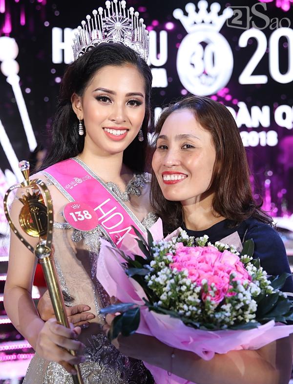 Tân Hoa hậu Việt Nam 2018 qua lời người thân: Trần Tiểu Vy học trung bình nhưng ngoan, lễ phép dù nhút nhát hay khóc-2