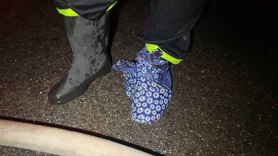 Cháy nhà ở Đê La Thành: Hình ảnh lính cứu hỏa lay động triệu con tim-9