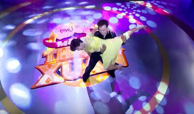 Cụ bà 85 tuổi khiêu vũ mạnh bạo, nhào lộn gây sửng sốt-1