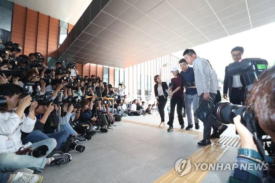 Búp bê xứ Hàn Goo Hara xuất hiện với khuôn mặt đầy thương tích, tay tím bầm vì bị bạn trai bạo hành-2