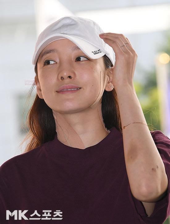 Trả giá cho tội hành hung bạn trai, búp bê xứ Hàn Goo Hara quỳ gối xin lỗi vì bị dọa tung clip sex-2