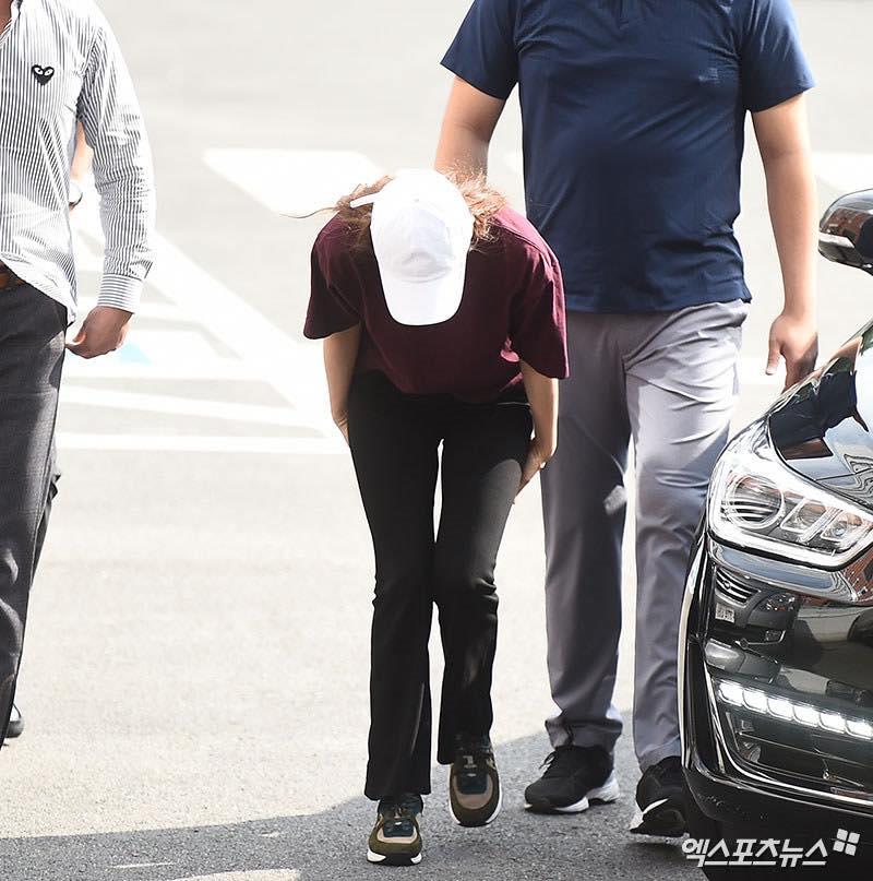 Búp bê xứ Hàn Goo Hara xuất hiện với khuôn mặt đầy thương tích, tay tím bầm vì bị bạn trai bạo hành-6