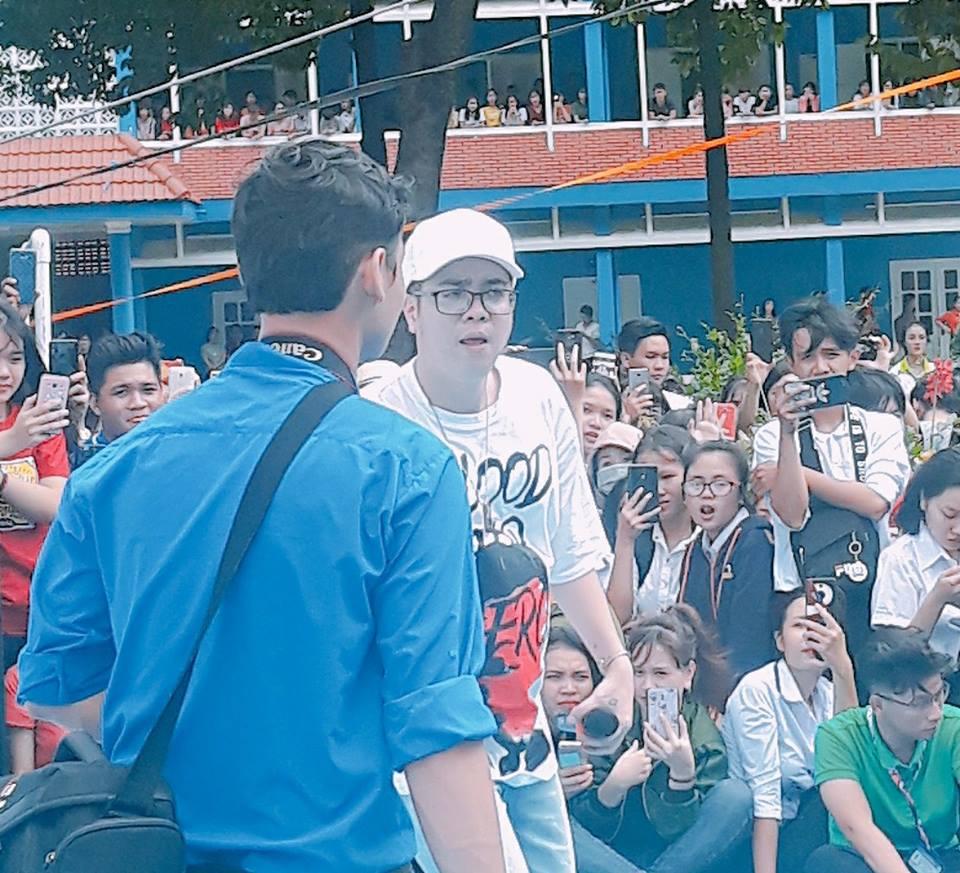 Hôm qua Nam Em thừa nhận tăng 8kg/ tháng, hôm nay Bùi Anh Tuấn lại để lộ mặt phát phì thấy gớm-1