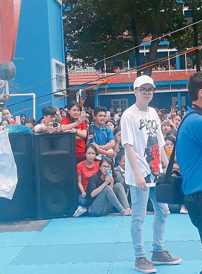 Hôm qua Nam Em thừa nhận tăng 8kg/ tháng, hôm nay Bùi Anh Tuấn lại để lộ mặt phát phì thấy gớm-2