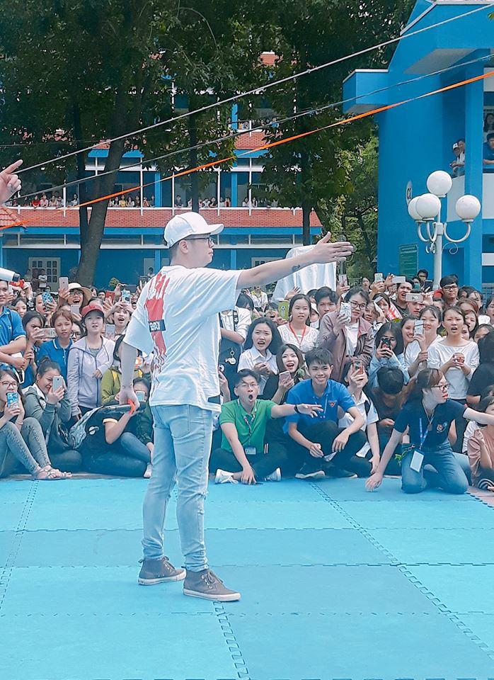 Hôm qua Nam Em thừa nhận tăng 8kg/ tháng, hôm nay Bùi Anh Tuấn lại để lộ mặt phát phì thấy gớm-3