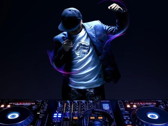 Tạm dừng chương trình âm nhạc có DJ, kể cả đã cấp phép
