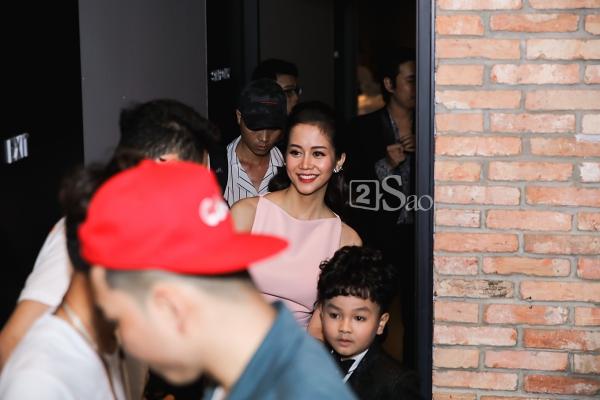 Giữa tâm bão công khai tình cảm, Kiều Minh Tuấn tỏ vẻ lạnh lùng xa cách khi đứng cạnh An Nguy-2