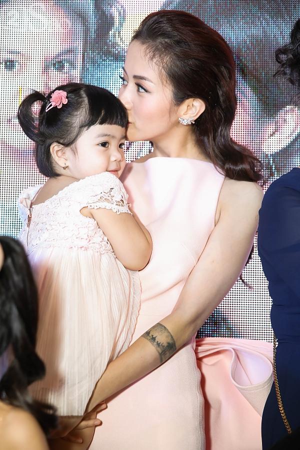 Giữa tâm bão công khai tình cảm, Kiều Minh Tuấn tỏ vẻ lạnh lùng xa cách khi đứng cạnh An Nguy-6