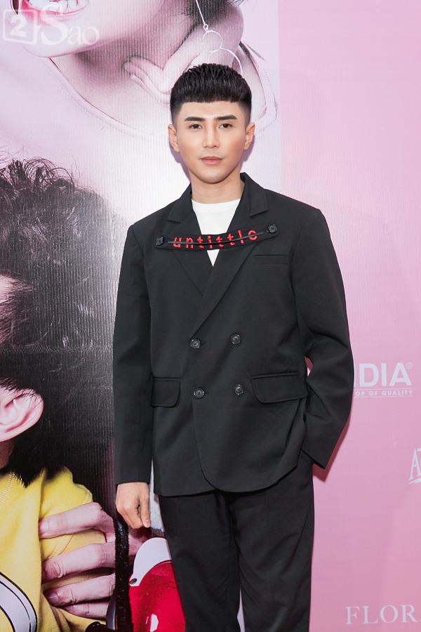 Giữa tâm bão công khai tình cảm, Kiều Minh Tuấn tỏ vẻ lạnh lùng xa cách khi đứng cạnh An Nguy-8