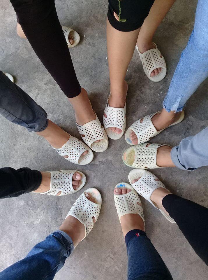 Có nằm mơ cũng chả ai nghĩ đồng phục dép tổ ong huyền thoại lại được hội nhất quỷ nhì ma vô cùng ưa chuộng-8