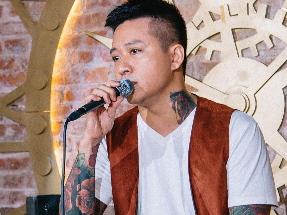 Tự thưởng dịp sinh nhật, Tuấn Hưng tậu khuyên tai kim cương 7 tỷ đồng-6