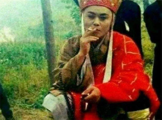 Hậu trường khác biệt một trời một vực khi lên phim: Đường Tăng hút thuốc, Dịch Dương Thiên Tỉ ngủ gật-5