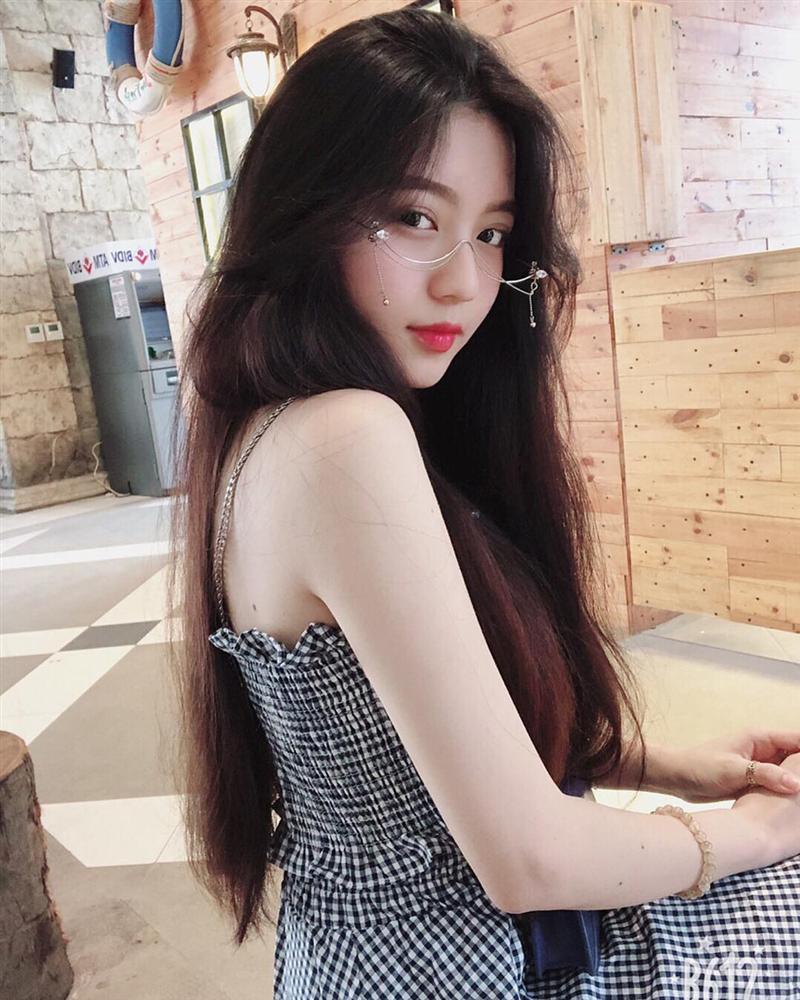 4 cô gái bằng tuổi Hoa hậu Trần Tiểu Vy xinh đẹp và nổi bật-17