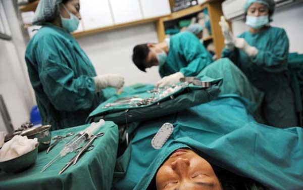 Phẫu thuật chuyển giới: Nỗi đau và rủi ro kinh hoàng mấy ai thấu?-1