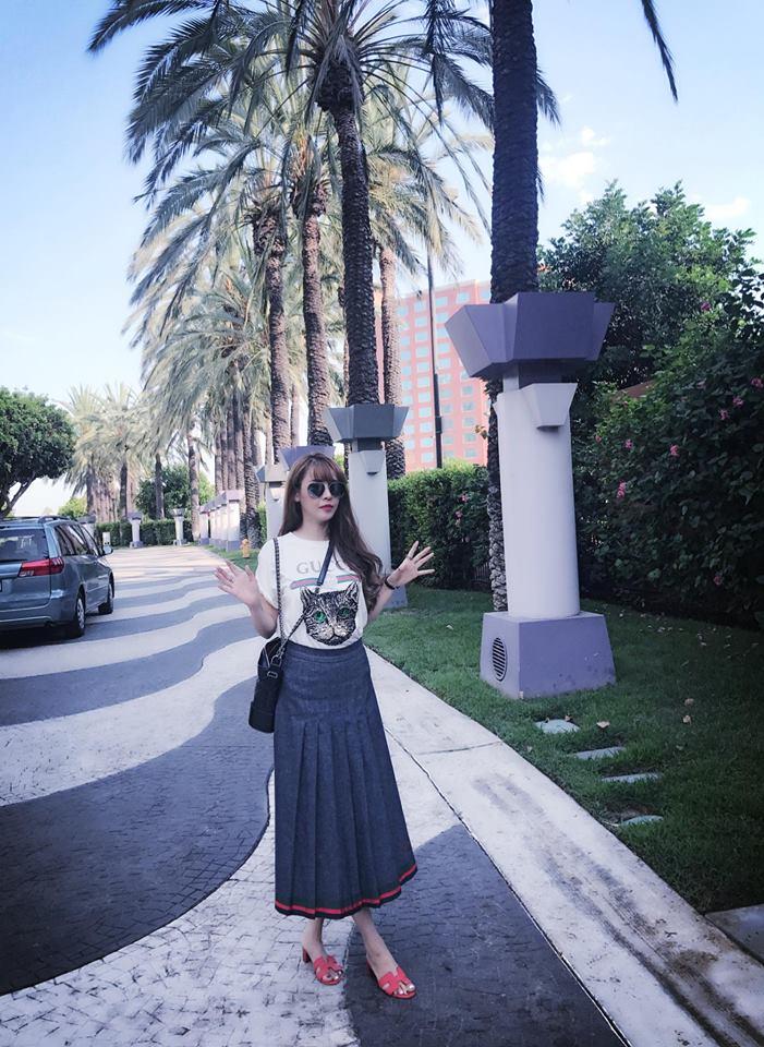 Tăng Thanh Hà cùng ông xã đi ăn uống hẹn hò với hội bạn thân-9