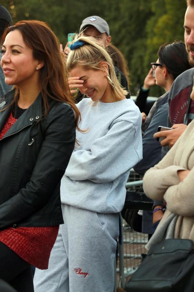 Không nhìn lầm đâu: Justin Bieber xách đàn đi… hát rong, kiếm bạc lẻ từ người qua đường-3