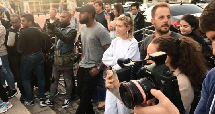 Không nhìn lầm đâu: Justin Bieber xách đàn đi… hát rong, kiếm bạc lẻ từ người qua đường-4