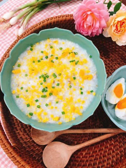 Cháo trứng muối thịt bằm khởi đầu ngày mới thanh đạm-1