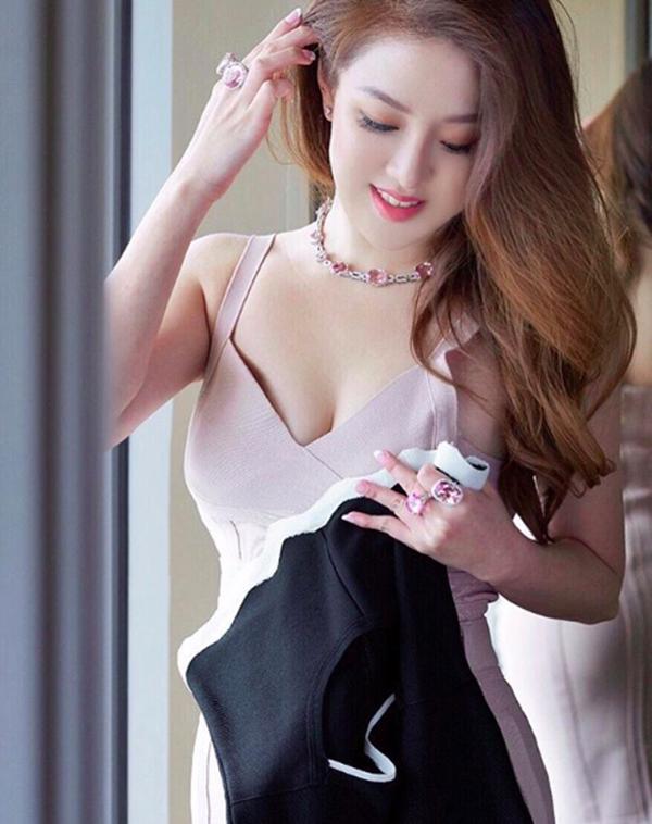 Hội Rich Kid châu Á lại có thêm một cô nàng vừa đẹp, vừa là nữ giám đốc giỏi giang-10