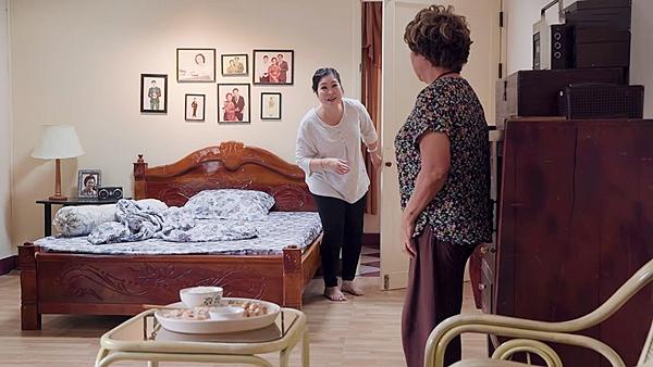 Gạo nếp gạo tẻ tập 60: Con gái tự tát vào mặt mình, nịnh nọt mẹ đẻ để chuộc lỗi hỗn láo-3